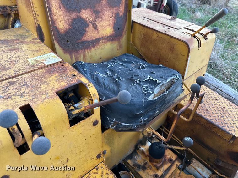 image for item DQ6417 1977 International 500 Series E dozer