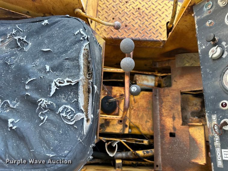 image for item DQ6417 1977 International 500 Series E dozer