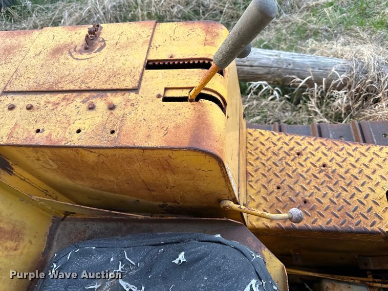 image for item DQ6417 1977 International 500 Series E dozer