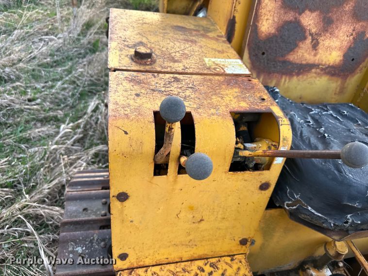 image for item DQ6417 1977 International 500 Series E dozer