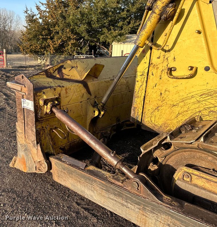 image for item DQ6419 1993 Komatsu D65EX-12 dozer