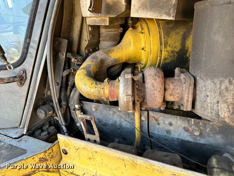 image for item DQ6419 1993 Komatsu D65EX-12 dozer