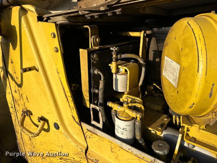 image for item DQ6419 1993 Komatsu D65EX-12 dozer