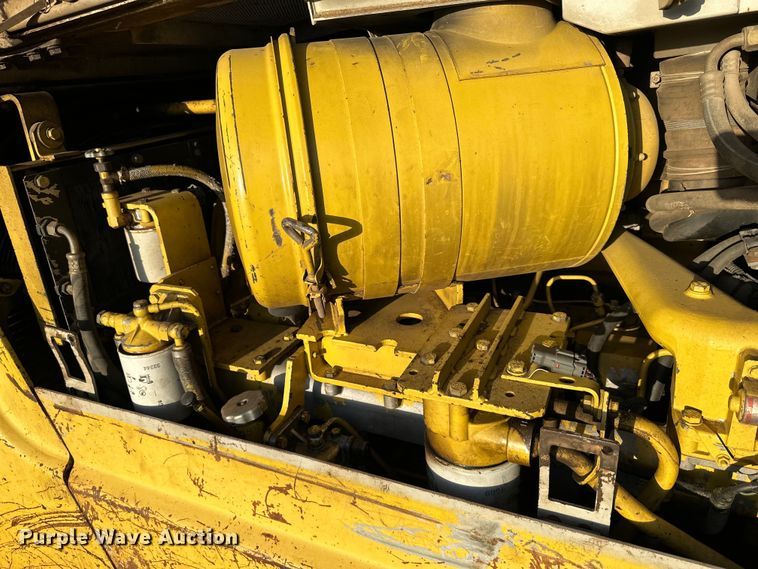 image for item DQ6419 1993 Komatsu D65EX-12 dozer