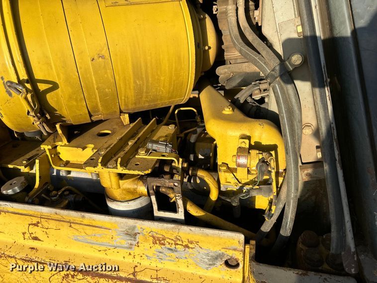 image for item DQ6419 1993 Komatsu D65EX-12 dozer