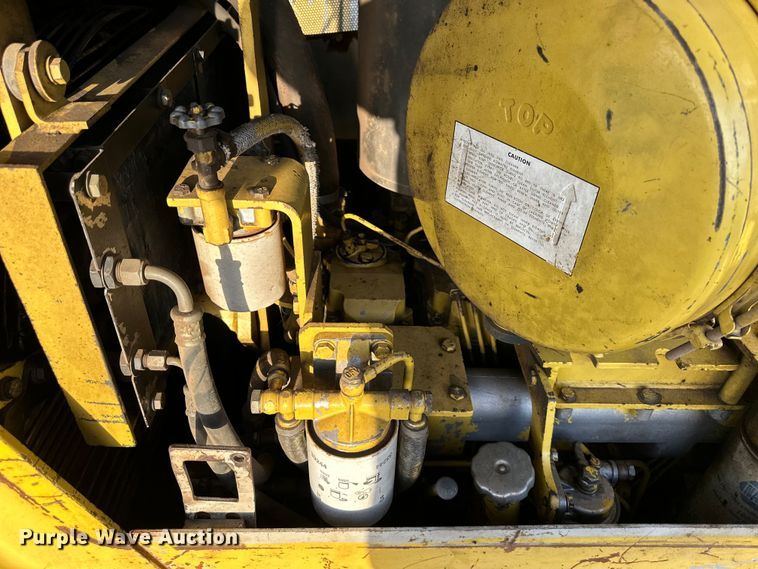 image for item DQ6419 1993 Komatsu D65EX-12 dozer