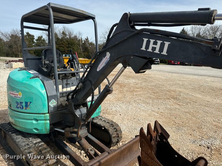 image for item DQ6756 2016 IHI 25V4-F mini excavator