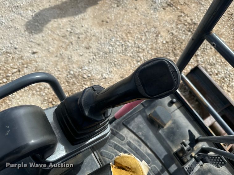 image for item DQ6756 2016 IHI 25V4-F mini excavator