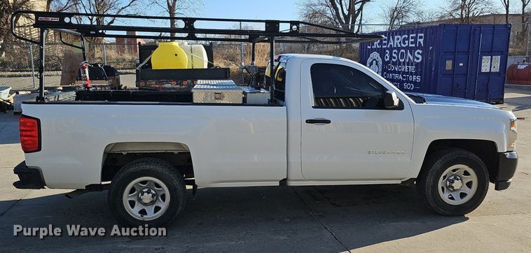 image for item DQ8576 2017 Chevrolet Silverado 1500 pickup truck