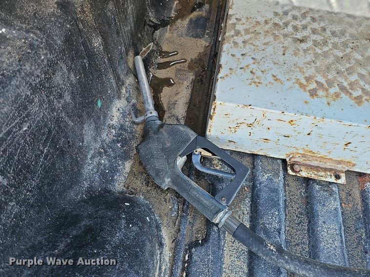 image for item DQ8576 2017 Chevrolet Silverado 1500 pickup truck