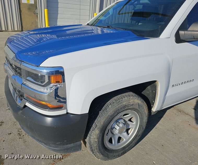 image for item DQ8576 2017 Chevrolet Silverado 1500 pickup truck