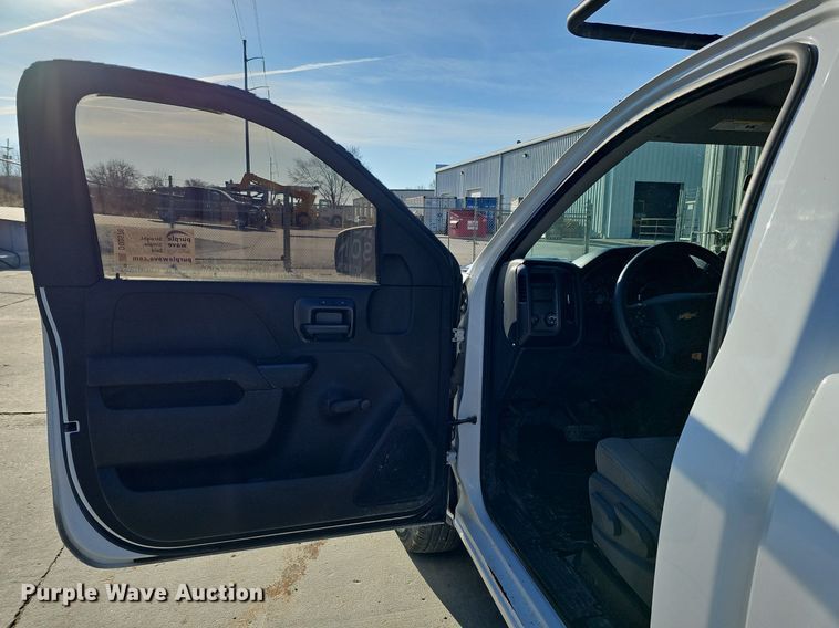 image for item DQ8576 2017 Chevrolet Silverado 1500 pickup truck