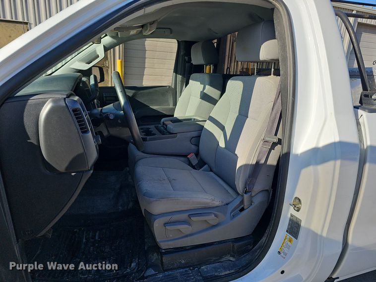 image for item DQ8576 2017 Chevrolet Silverado 1500 pickup truck