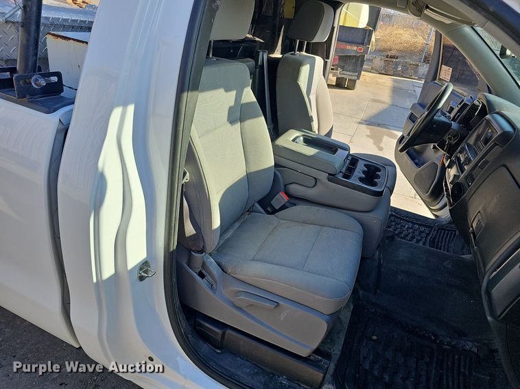 image for item DQ8576 2017 Chevrolet Silverado 1500 pickup truck