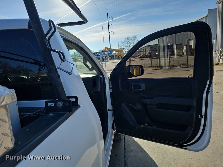 image for item DQ8576 2017 Chevrolet Silverado 1500 pickup truck