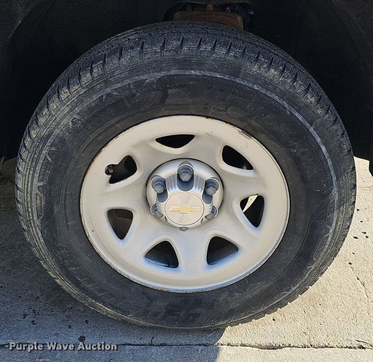 image for item DQ8576 2017 Chevrolet Silverado 1500 pickup truck