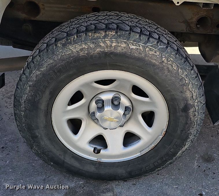 image for item DQ8576 2017 Chevrolet Silverado 1500 pickup truck