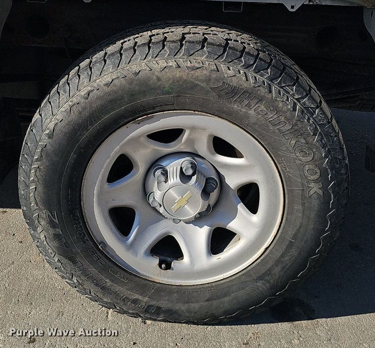 image for item DQ8576 2017 Chevrolet Silverado 1500 pickup truck