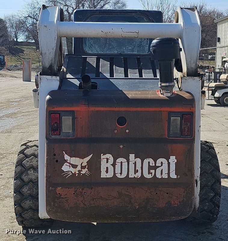 image for item DQ8577 2004 Bobcat S300 skid steer loader