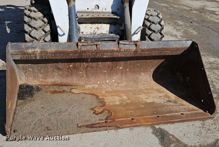 image for item DQ8577 2004 Bobcat S300 skid steer loader