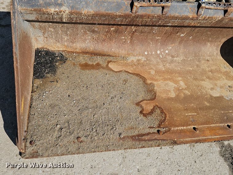 image for item DQ8577 2004 Bobcat S300 skid steer loader