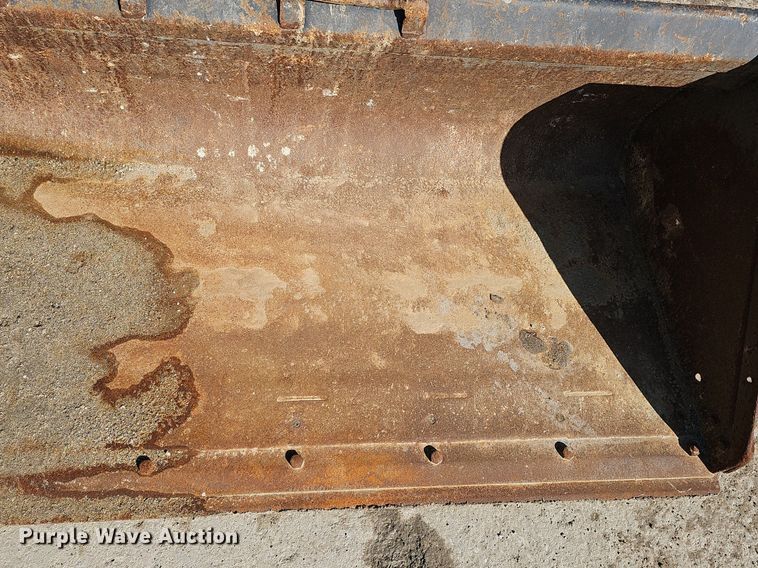 image for item DQ8577 2004 Bobcat S300 skid steer loader