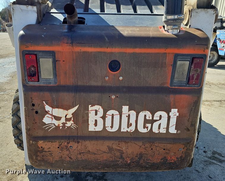 image for item DQ8577 2004 Bobcat S300 skid steer loader