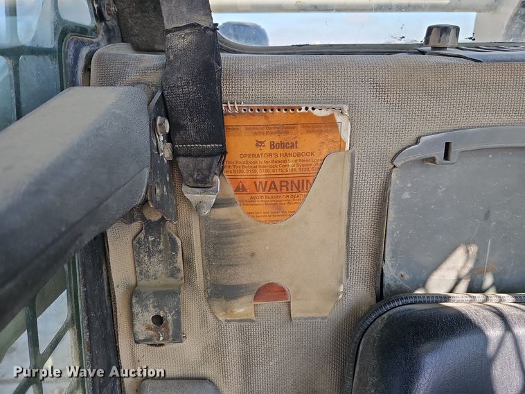 image for item DQ8577 2004 Bobcat S300 skid steer loader