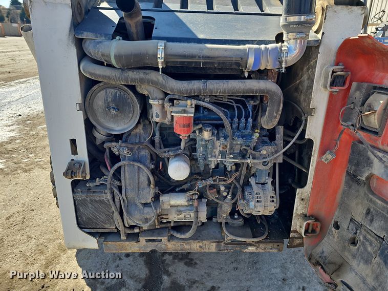 image for item DQ8577 2004 Bobcat S300 skid steer loader