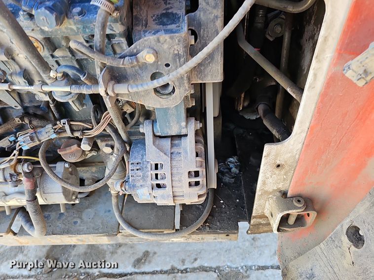 image for item DQ8577 2004 Bobcat S300 skid steer loader