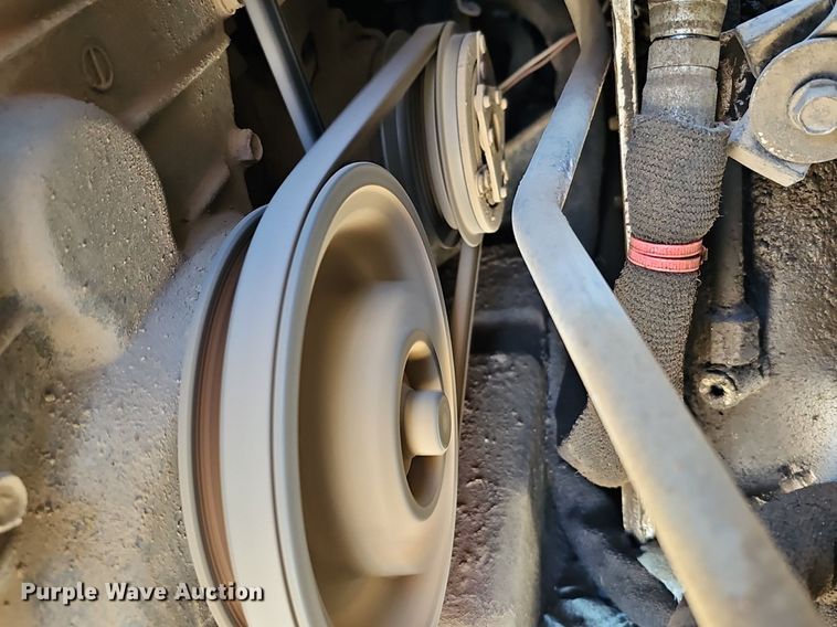 image for item DQ8577 2004 Bobcat S300 skid steer loader