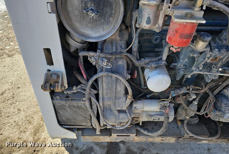 image for item DQ8577 2004 Bobcat S300 skid steer loader