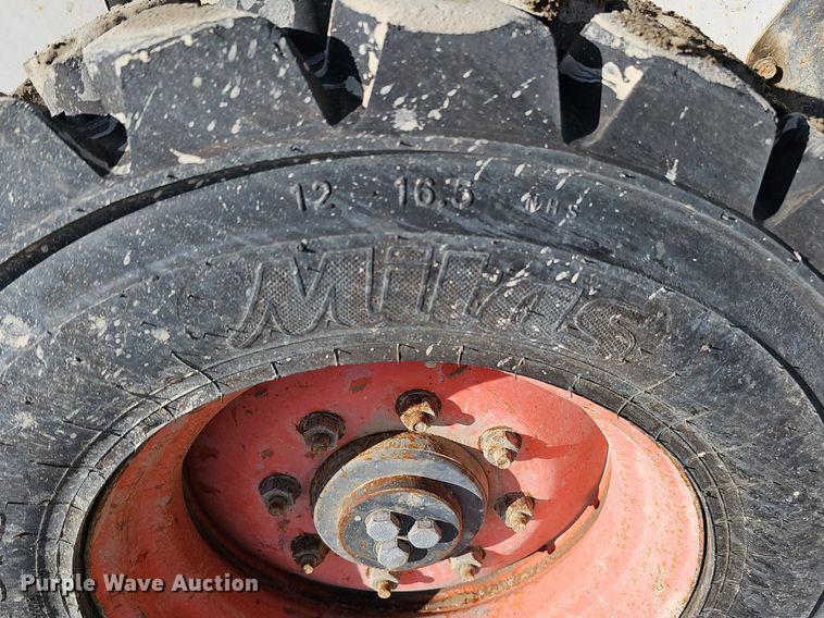 image for item DQ8577 2004 Bobcat S300 skid steer loader