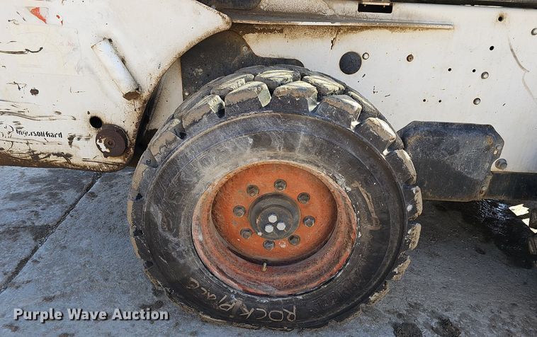 image for item DQ8577 2004 Bobcat S300 skid steer loader