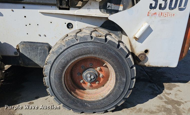 image for item DQ8577 2004 Bobcat S300 skid steer loader
