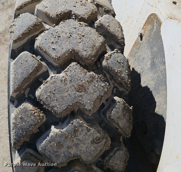 image for item DQ8577 2004 Bobcat S300 skid steer loader