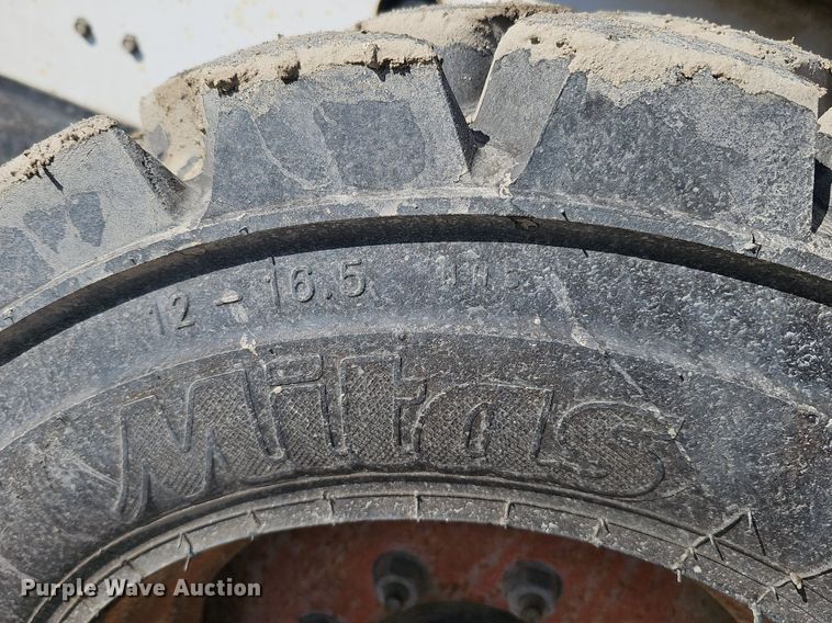 image for item DQ8577 2004 Bobcat S300 skid steer loader