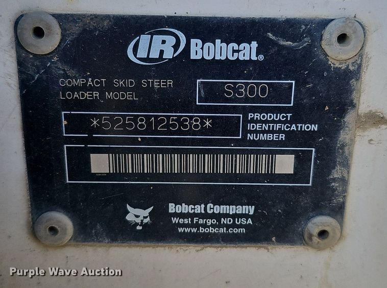 image for item DQ8577 2004 Bobcat S300 skid steer loader