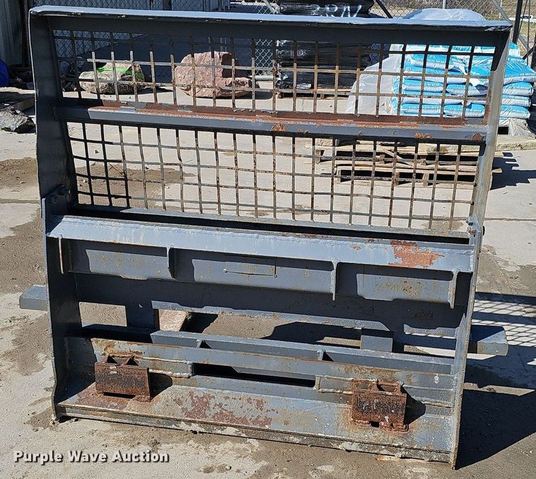 image for item DQ8577 2004 Bobcat S300 skid steer loader