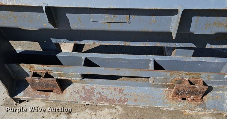 image for item DQ8577 2004 Bobcat S300 skid steer loader