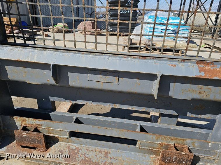 image for item DQ8577 2004 Bobcat S300 skid steer loader