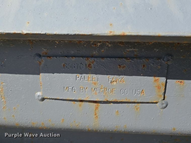 image for item DQ8577 2004 Bobcat S300 skid steer loader