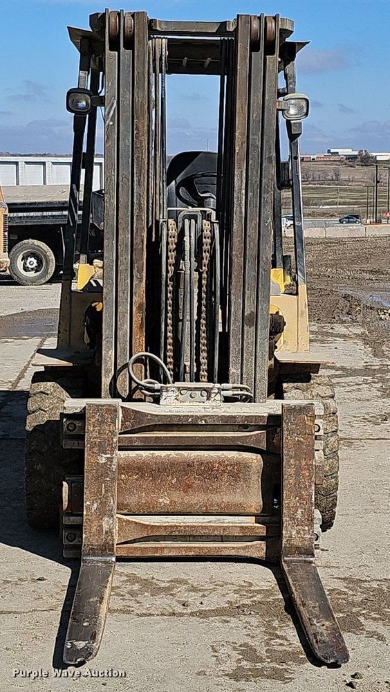 Caterpillar DP30 forklift in Elkhorn, NE | Item DQ8578 sold | Purple Wave