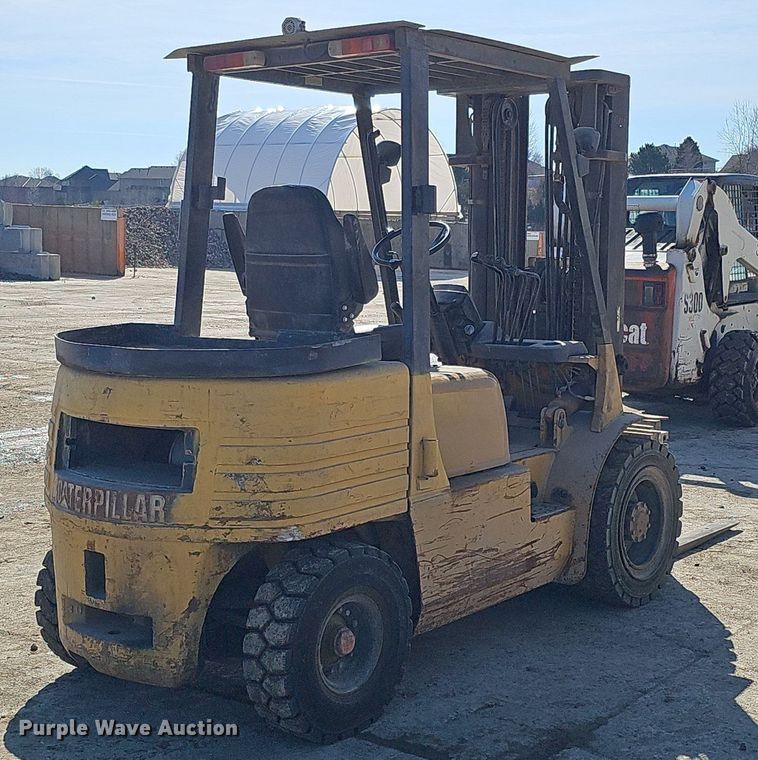 Caterpillar DP30 forklift in Elkhorn, NE | Item DQ8578 sold | Purple Wave