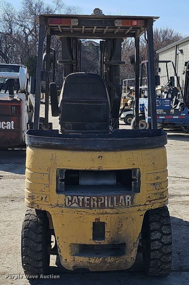Caterpillar DP30 forklift in Elkhorn, NE | Item DQ8578 sold | Purple Wave