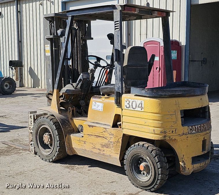 Caterpillar DP30 forklift in Elkhorn, NE | Item DQ8578 sold | Purple Wave