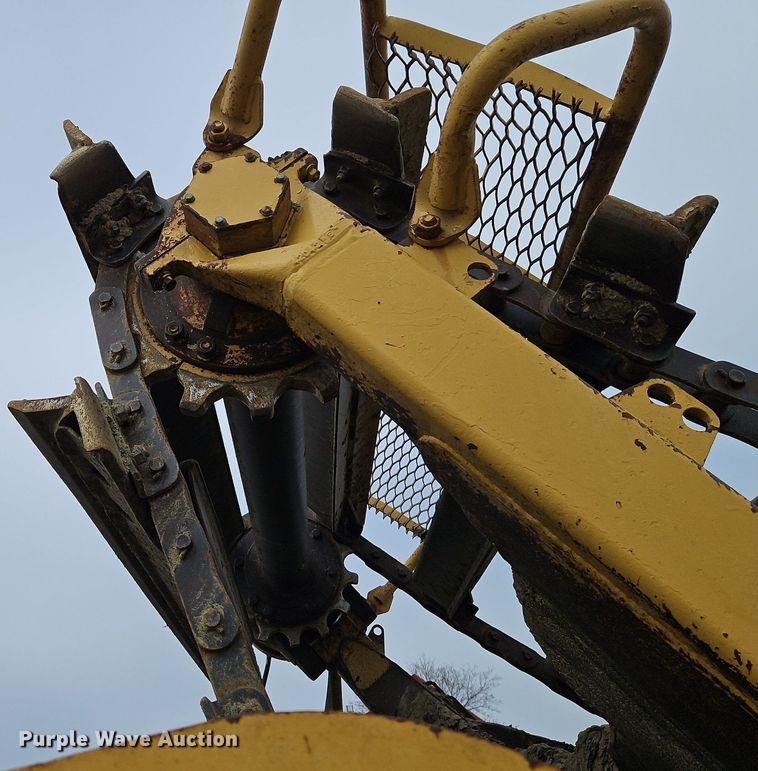image for item DR8537 1988 Caterpillar  615C conventional scraper 