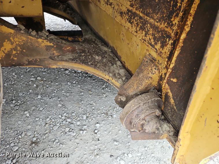 image for item DR8537 1988 Caterpillar  615C conventional scraper 