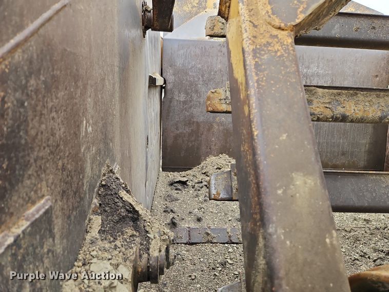 image for item DR8537 1988 Caterpillar  615C conventional scraper 