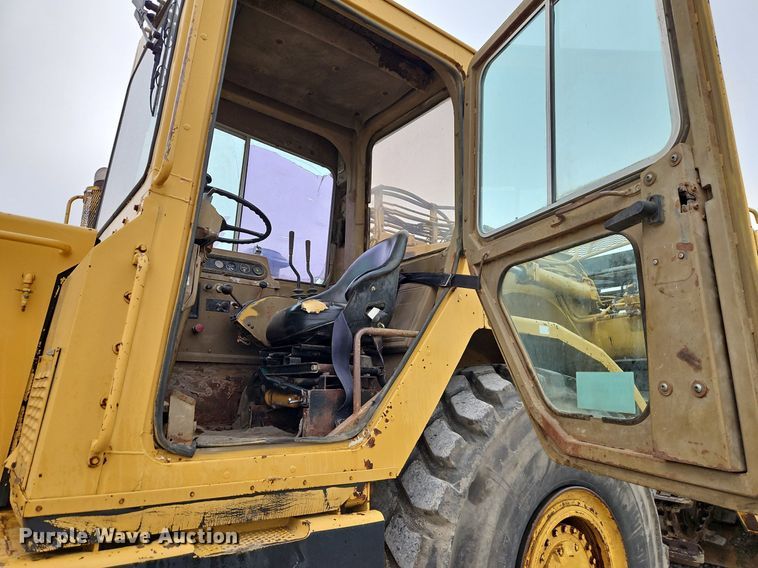 image for item DR8537 1988 Caterpillar  615C conventional scraper 